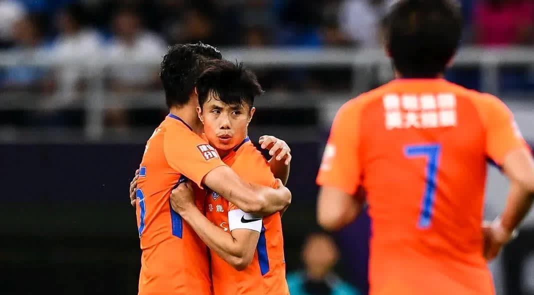 包含泰山今日表现抢眼，国米整场无解，教练赛后亲自拥抱的词条